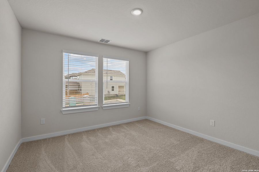 Spacious, unfurnished interior of a new home in Rosemont Hill, San Antonio (Image 17).