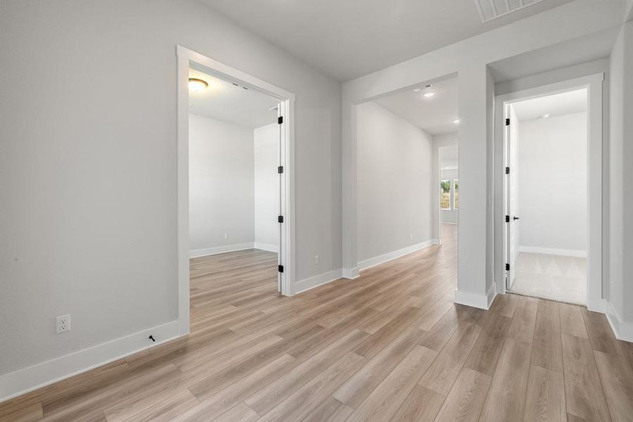 Spacious, unfurnished interior of a new home in Lariat, Liberty Hill (Image 20).