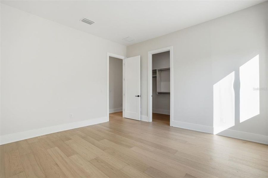 Spacious, unfurnished interior of a new home in , Tampa (Image 55).
