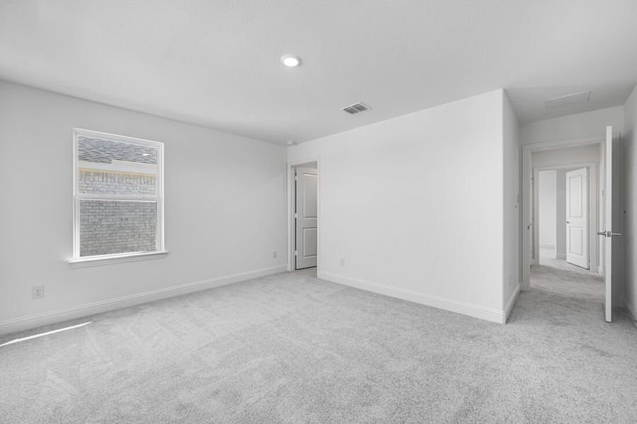 Spacious, unfurnished interior of a new home in Madero 50s, Fort Worth (Image 18). Spacious, unfurnished interior of a new home in Madero 50s, Fort Worth (Image 18).