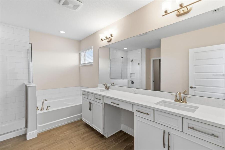 Furnished interior view inside a new home in , Winter Garden (Image 8).