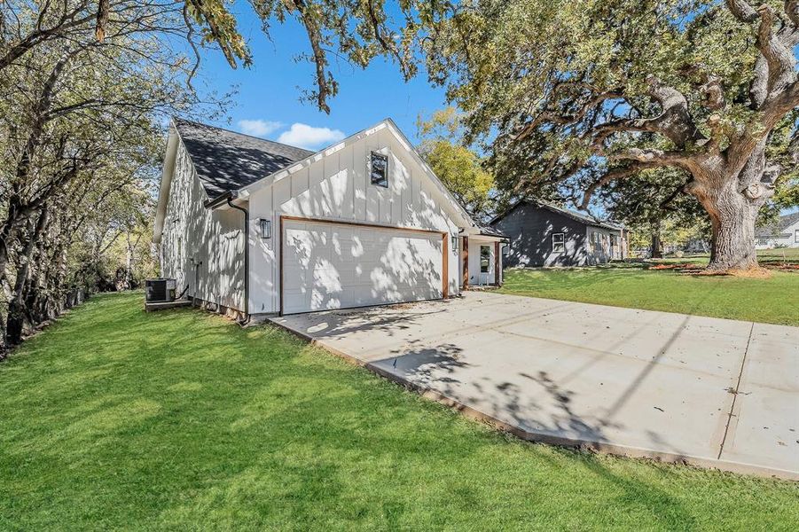 Exterior details and patio area of a home in , Alvarado (Image 23).