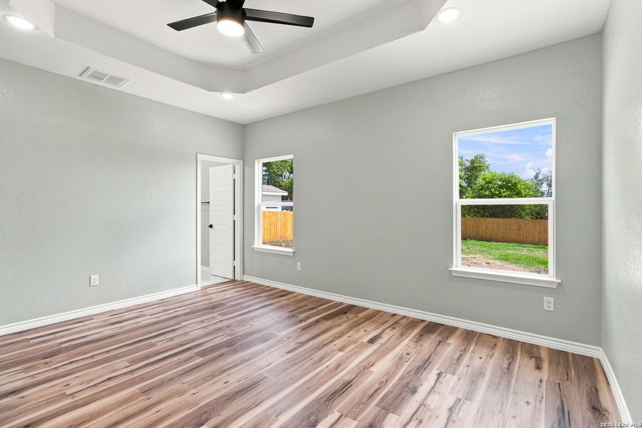 Spacious, unfurnished interior of a new home in , San Antonio (Image 13).