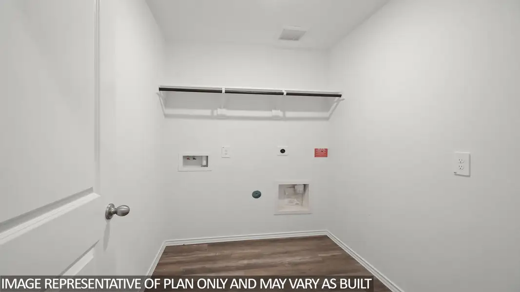 Spacious, unfurnished interior of a new home in Sunterra Lakes, Katy (Image 21). Spacious, unfurnished interior of a new home in Sunterra Lakes, Katy (Image 21).