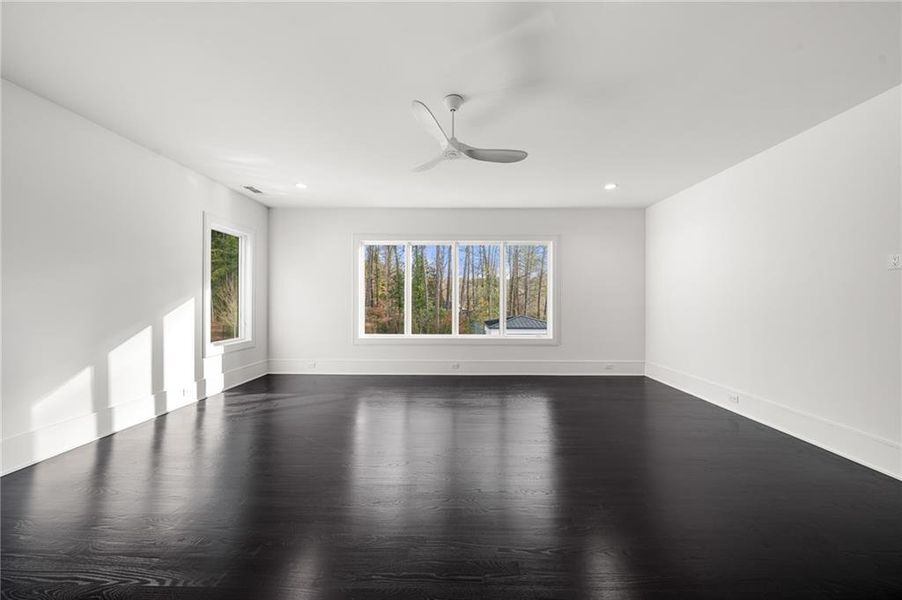Spacious, unfurnished interior of a new home in , Sandy Springs (Image 24).