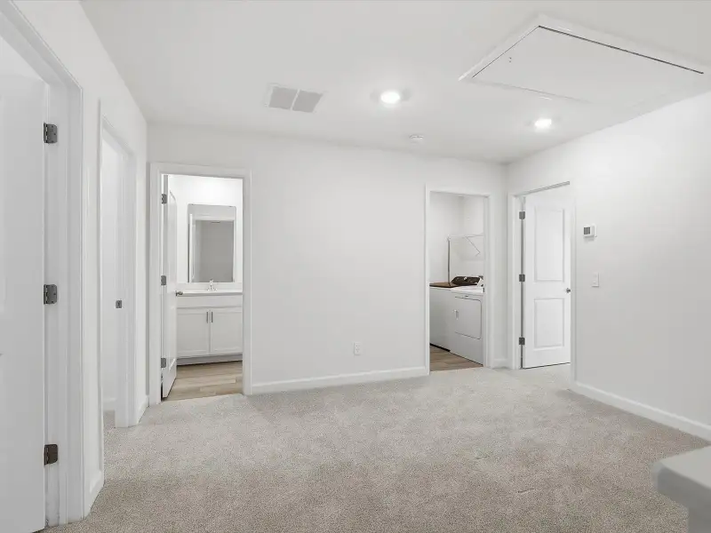 Spacious, unfurnished interior of a new home in Courts at Brook Run, Moncks Corner (Image 12).