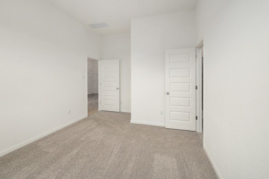 Spacious, unfurnished interior of a new home in Trinity Ranch, Elgin (Image 23).