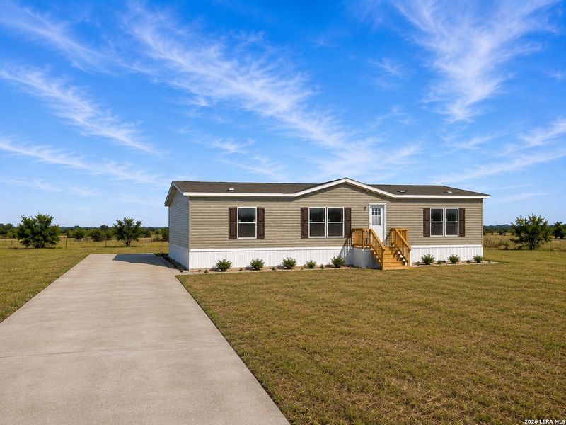 Exterior details and patio area of a home in , Poteet (Image 18).