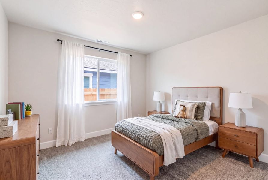 Furnished interior view inside a new home in IronHorse, Prineville (Image 28).