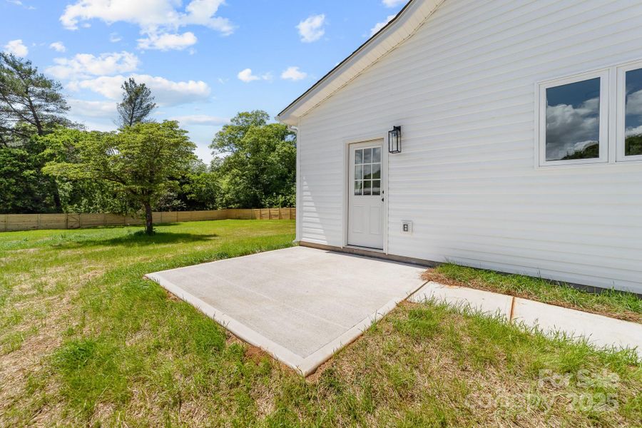 Front exterior of a new home in , Lincolnton, NC, highlighting curb appeal (Image 19). Front exterior of a new home in , Lincolnton, NC, highlighting curb appeal (Image 19).