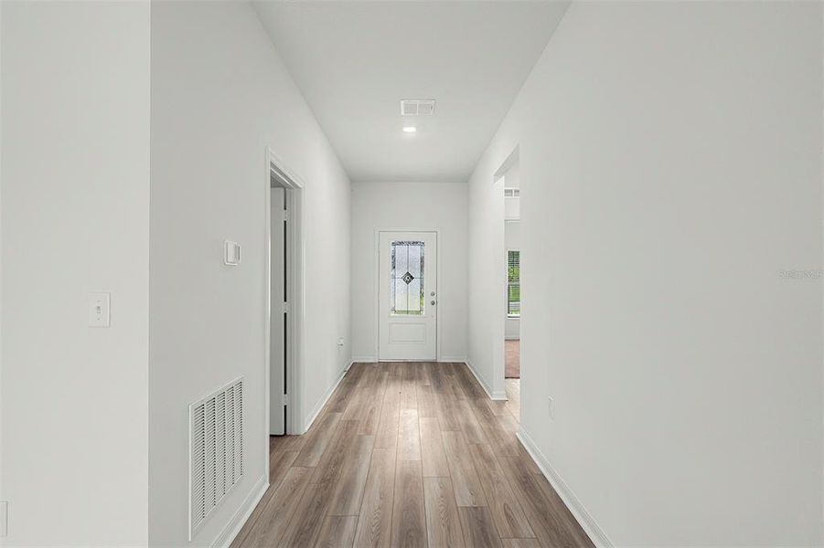 Spacious, unfurnished interior of a new home in Tula Parc, Astatula (Image 15).