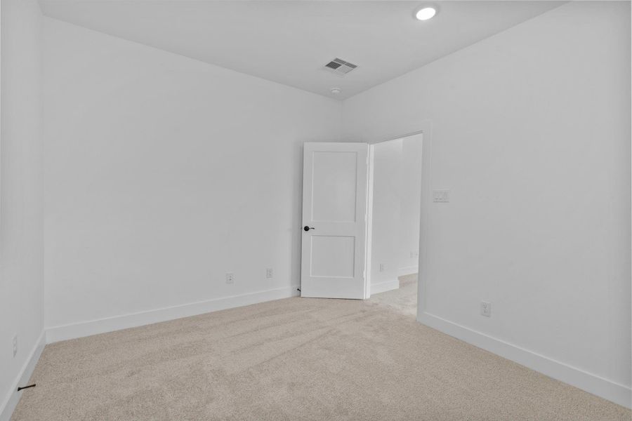 Spacious, unfurnished interior of a new home in Sienna 45's, Missouri City (Image 6).