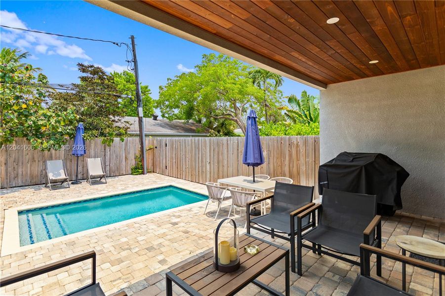 Exterior details and patio area of a home in , Fort Lauderdale (Image 20).