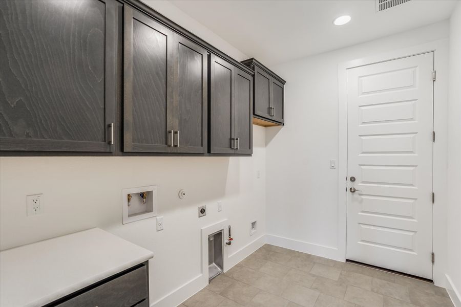 Representative furnished interior of a home built from the Bandera II by Giddens Homes in Whispering Wind, Bertram (Image 82).
