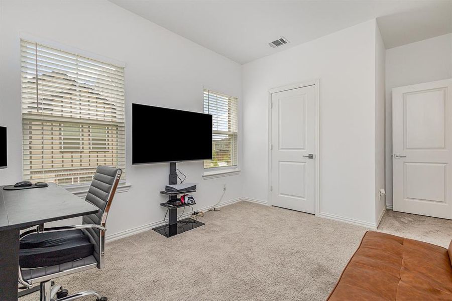 Furnished interior view inside a new home in , Dallas (Image 17). Furnished interior view inside a new home in , Dallas (Image 17).