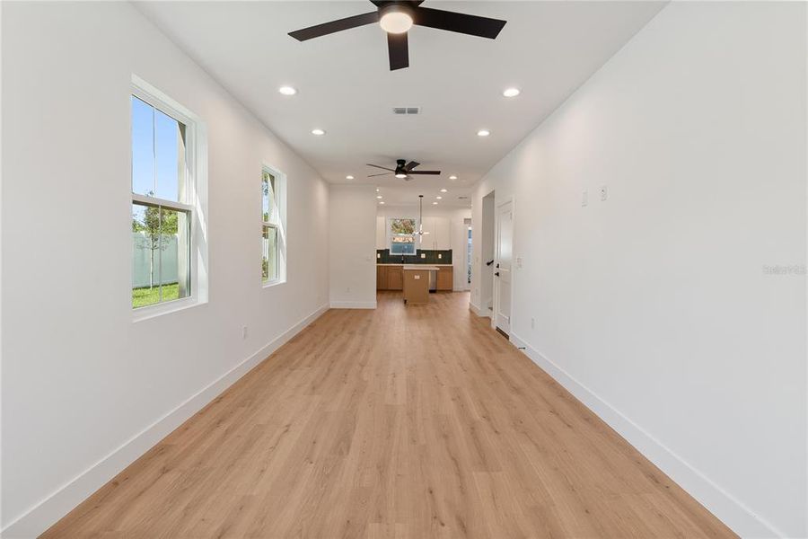 Spacious, unfurnished interior of a new home in , Tampa (Image 19).