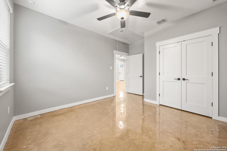 Spacious, unfurnished interior of a new home in , Canyon Lake (Image 16).