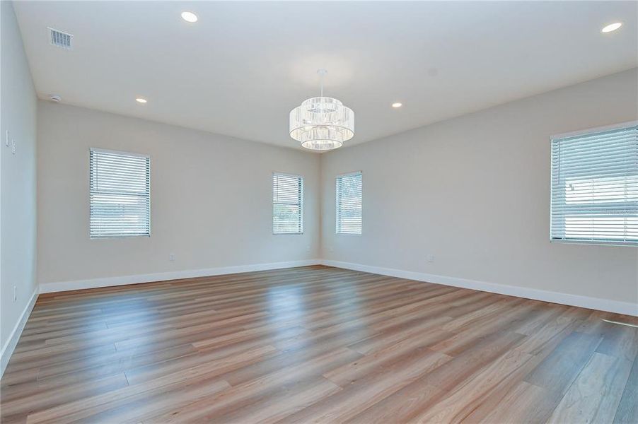 Spacious, unfurnished interior of a new home in , Tampa (Image 69).