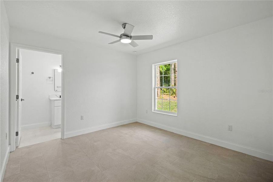 Spacious, unfurnished interior of a new home in , Dunnellon (Image 53).