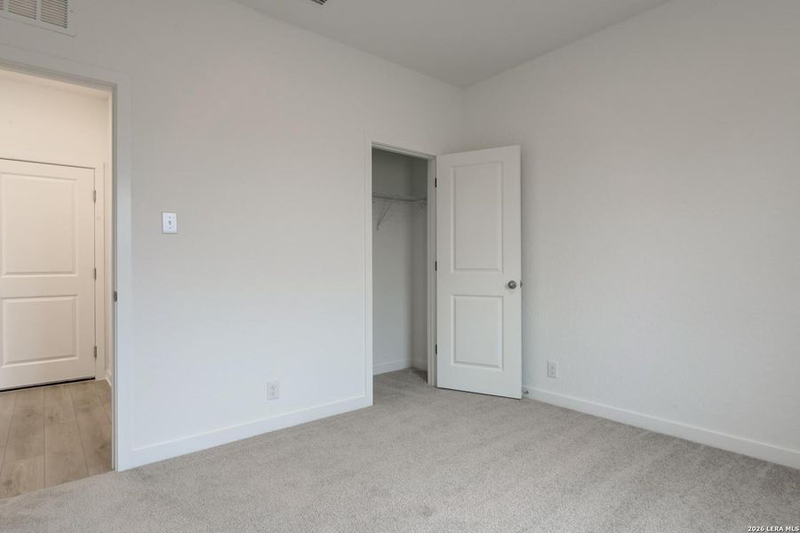 Spacious, unfurnished interior of a new home in Nopal Valley, San Antonio (Image 20).