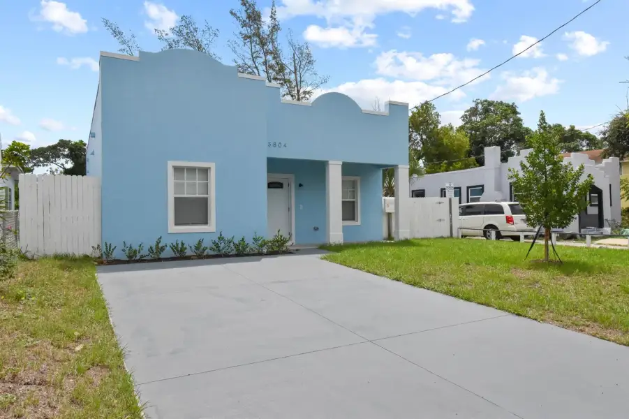 3804GreenwoodAve(2)