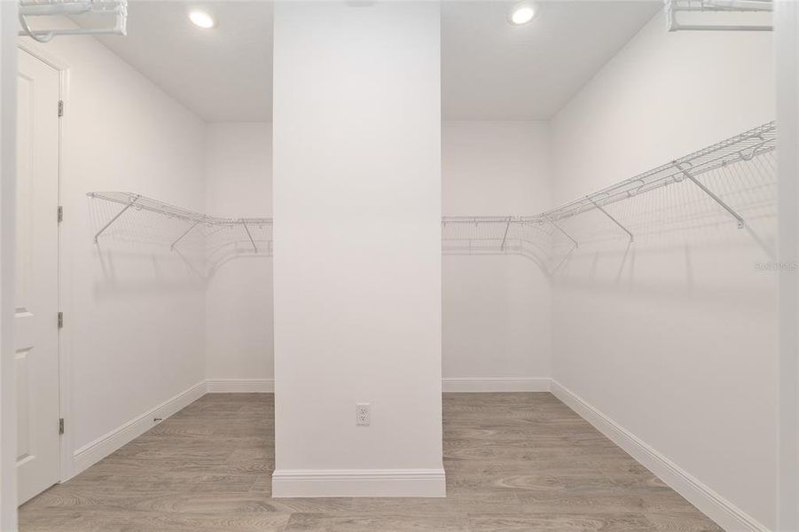 Spacious, unfurnished interior of a new home in , Ocala (Image 36).