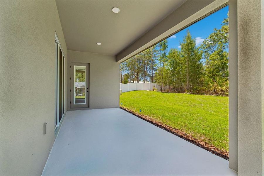 Exterior details and patio area of a home in Royal Highlands, Spring Hill (Image 4).