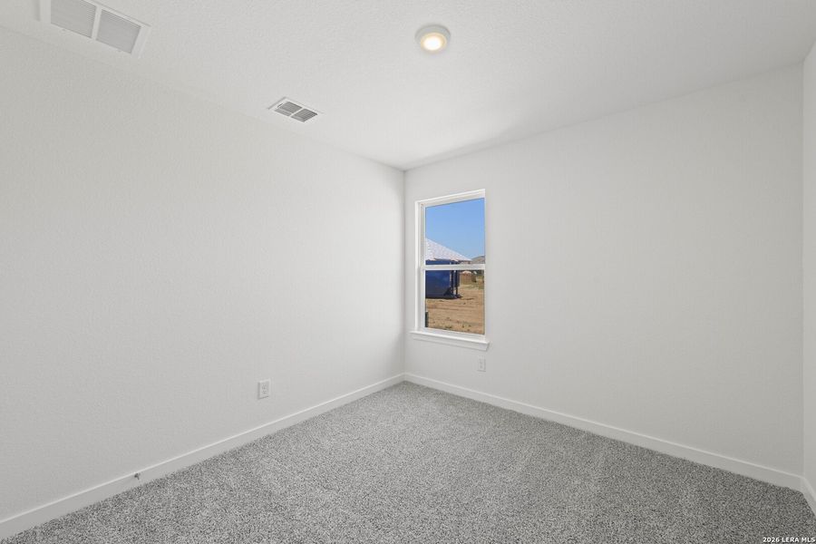 Spacious, unfurnished interior of a new home in Arroyo Ranch, Seguin (Image 9).