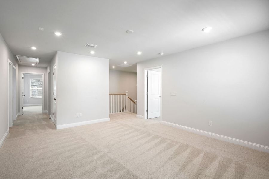 Spacious, unfurnished interior of a new home in Waterways, Richmond Hill (Image 43).