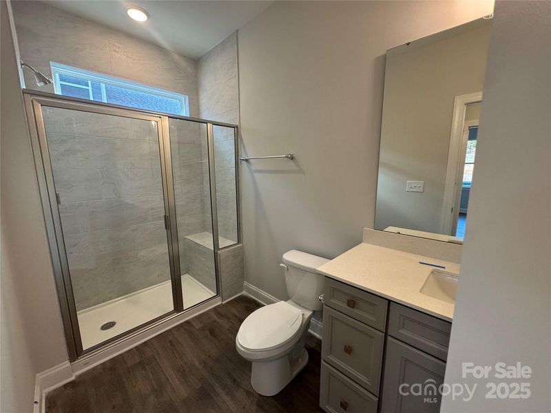 Guest bath on the main