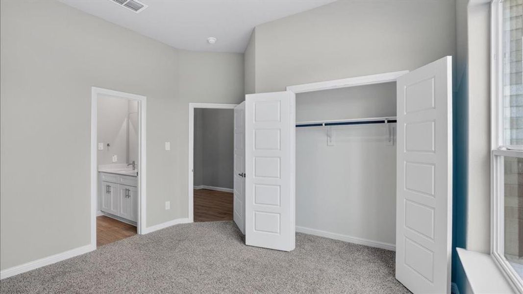 Spacious, unfurnished interior of a new home in , Grand Prairie (Image 16).