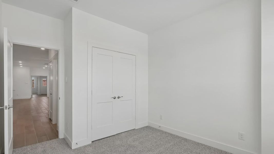 Spacious, unfurnished interior of a new home in Meridiana Townhomes, Iowa Colony (Image 16).