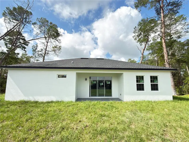 Exterior details and patio area of a home in , Ocala (Image 4).