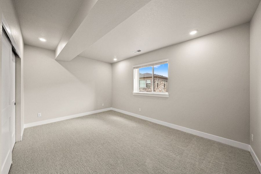 Spacious, unfurnished interior of a new home in Trumark Homes at Sterling Ranch, Littleton (Image 32).