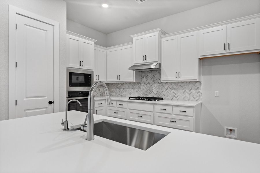 Furnished interior view inside a new home in Highland Village, Georgetown (Image 12).