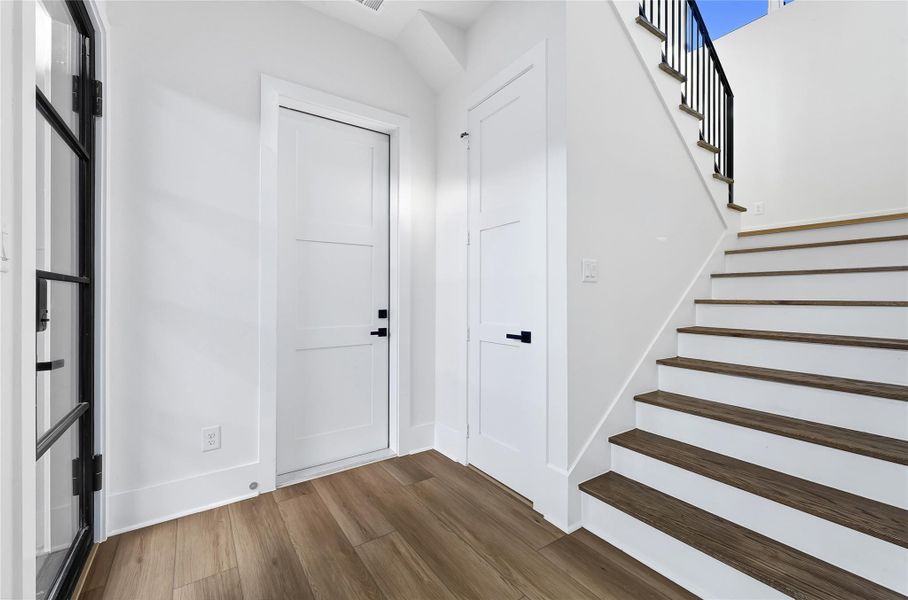 Spacious, unfurnished interior of a new home in , Houston (Image 27).