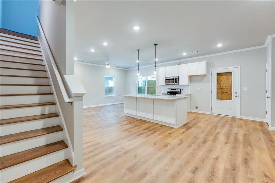 Spacious, unfurnished interior of a new home in , Atlanta (Image 8).