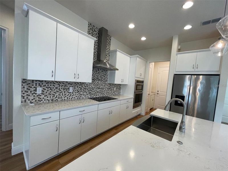 Furnished interior view inside a new home in , Orlando (Image 8).