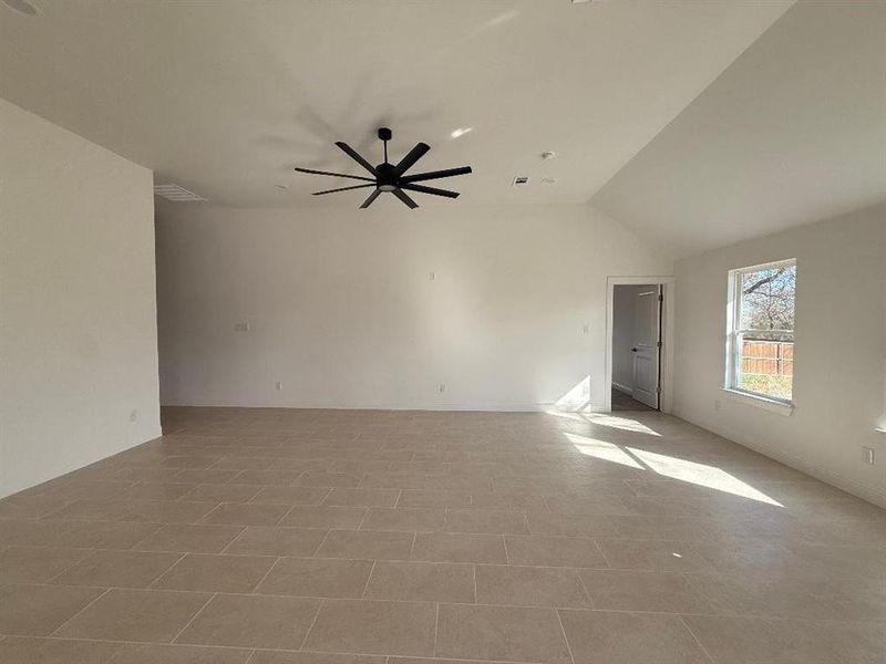 Spacious, unfurnished interior of a new home in , Mineral Wells (Image 12).