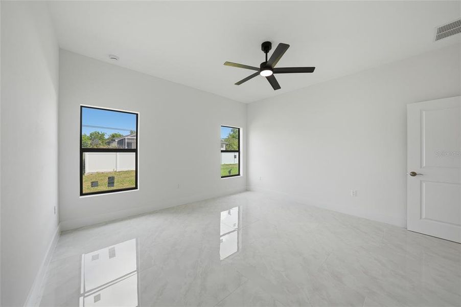 Spacious, unfurnished interior of a new home in , Englewood (Image 41).