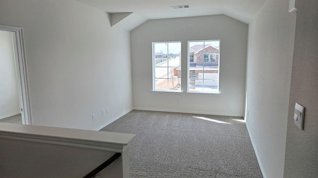 Spacious, unfurnished interior of a new home in Hanolley Hills, Sherman (Image 14).