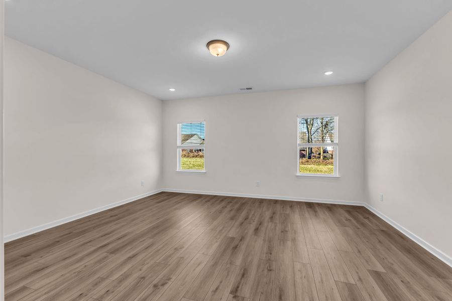 Spacious, unfurnished interior of a new home in Hampshire Hills, Columbia (Image 20).