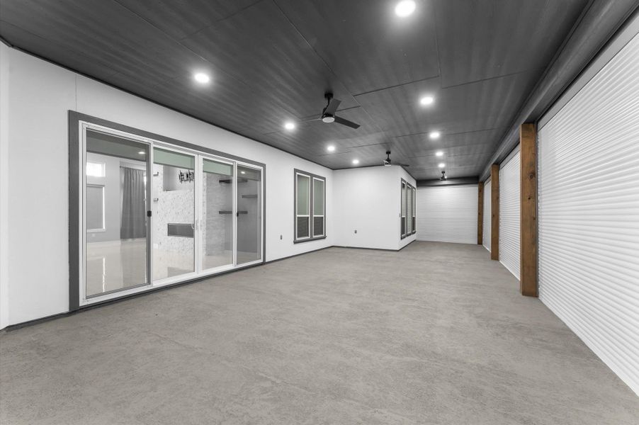Spacious, unfurnished interior of a new home in , Rosharon (Image 38).