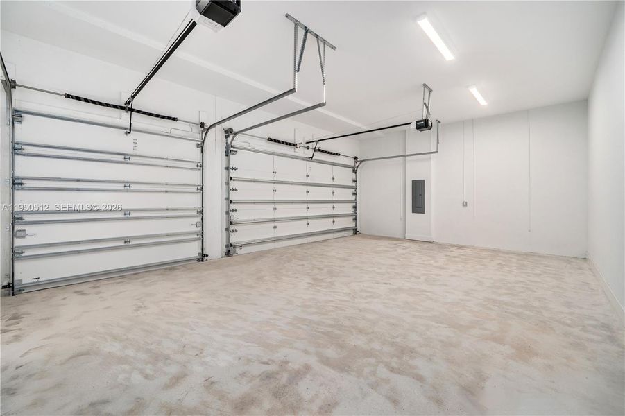 Spacious, unfurnished interior of a new home in , Weston (Image 12).