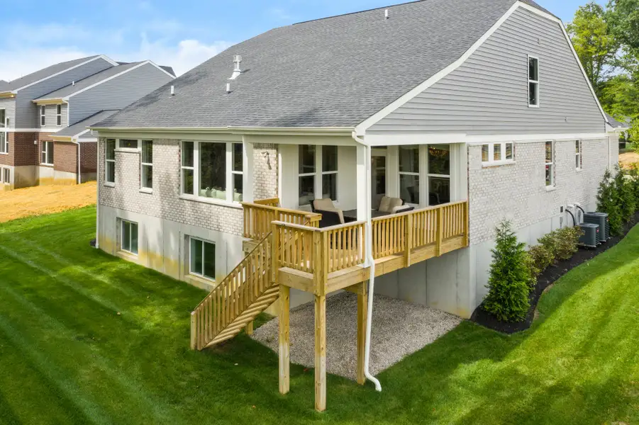 Representative exterior details of a home built from the Everett by Fischer Homes in Woodberry, Canton (Image 4).
