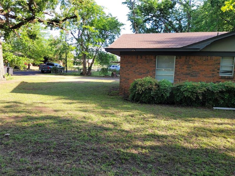 Exterior details and patio area of a home in , Paris (Image 22).