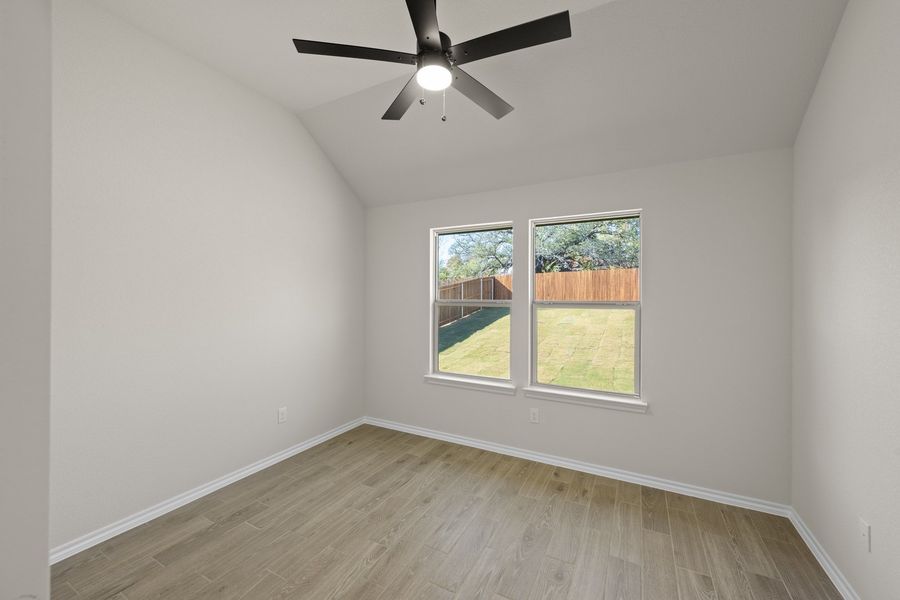 Spacious, unfurnished interior of a new home in Waterford Park, Weatherford (Image 16).