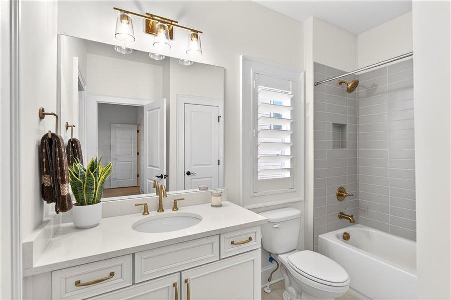 Furnished interior view inside a new home in Hillandale In Historic Roswell, Roswell (Image 31). Furnished interior view inside a new home in Hillandale In Historic Roswell, Roswell (Image 31).