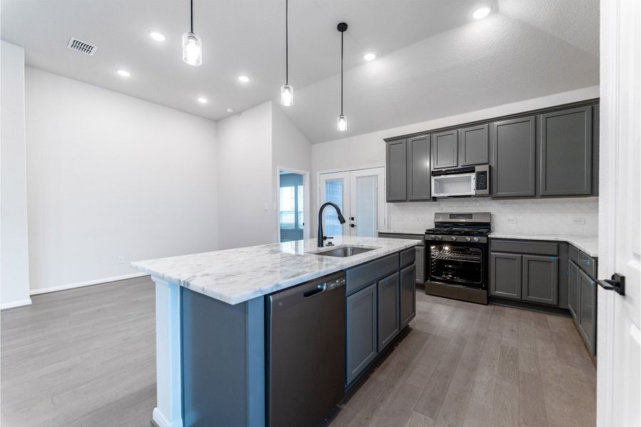 Furnished interior view inside a new home in Homestead, Schertz (Image 6).