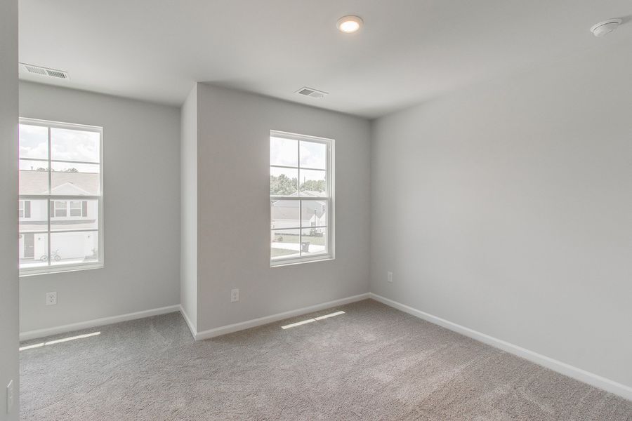 Spacious, unfurnished interior of a new home in Bluefield, Lexington (Image 28).